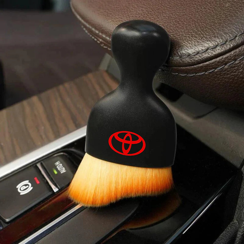 Brosse douce pour dépoussiérer l'habitacle de voiture