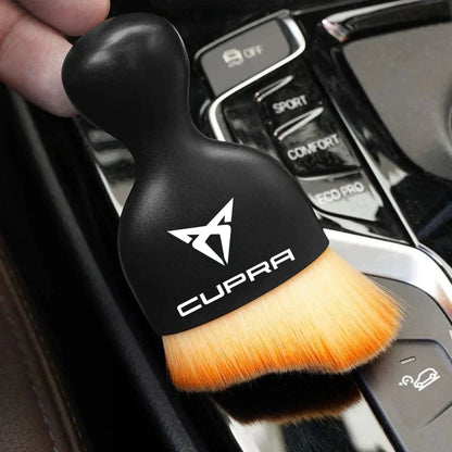 Brosse douce pour dépoussiérer l'habitacle de voiture