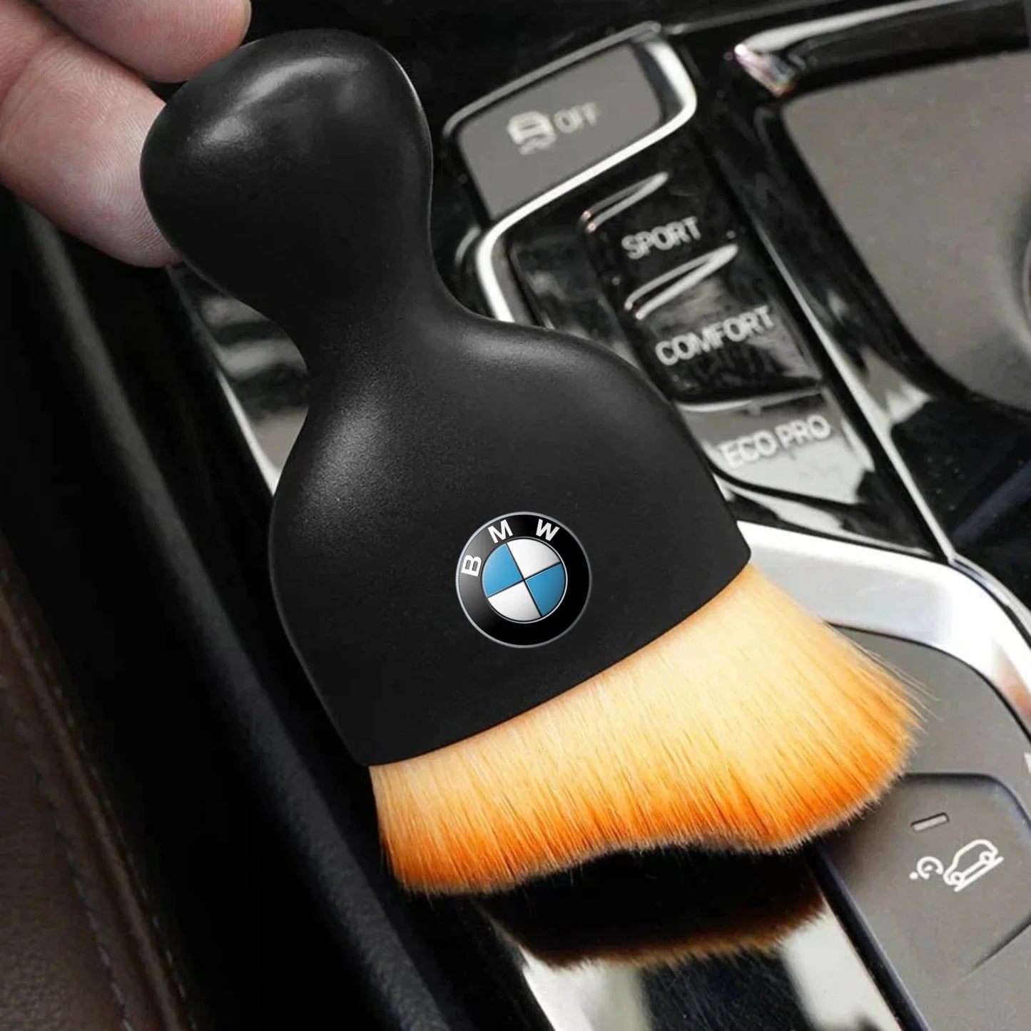 Brosse douce pour dépoussiérer l'habitacle de voiture