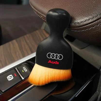 Brosse douce pour dépoussiérer l'habitacle de voiture