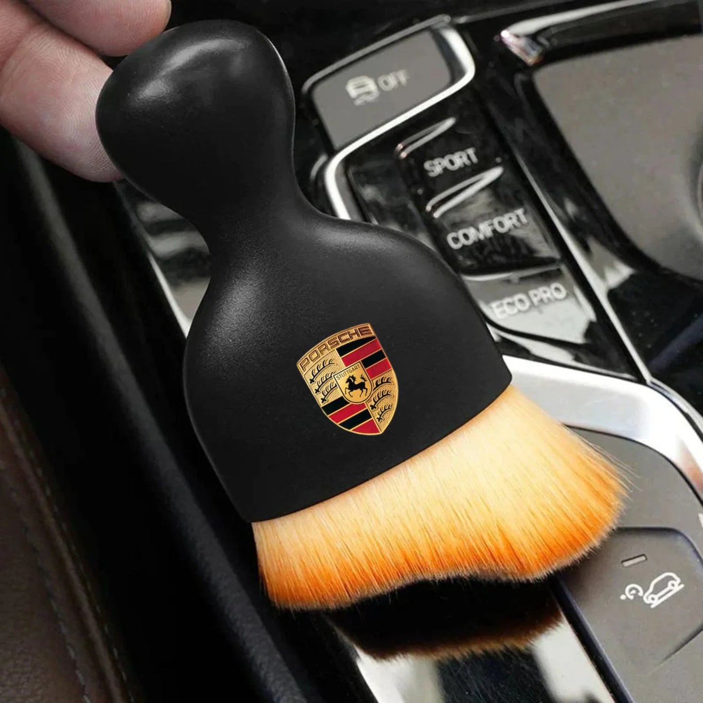 Brosse douce pour dépoussiérer l'habitacle de voiture