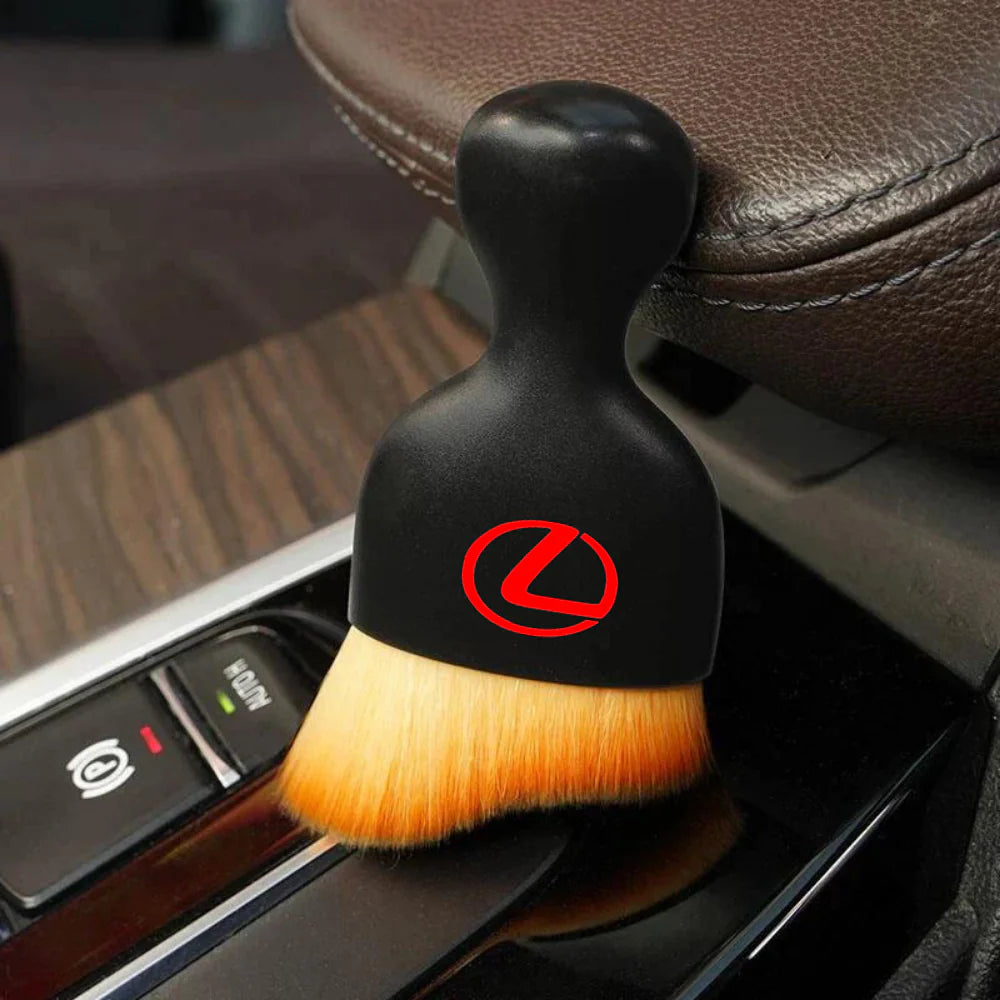 Brosse douce pour dépoussiérer l'habitacle de voiture