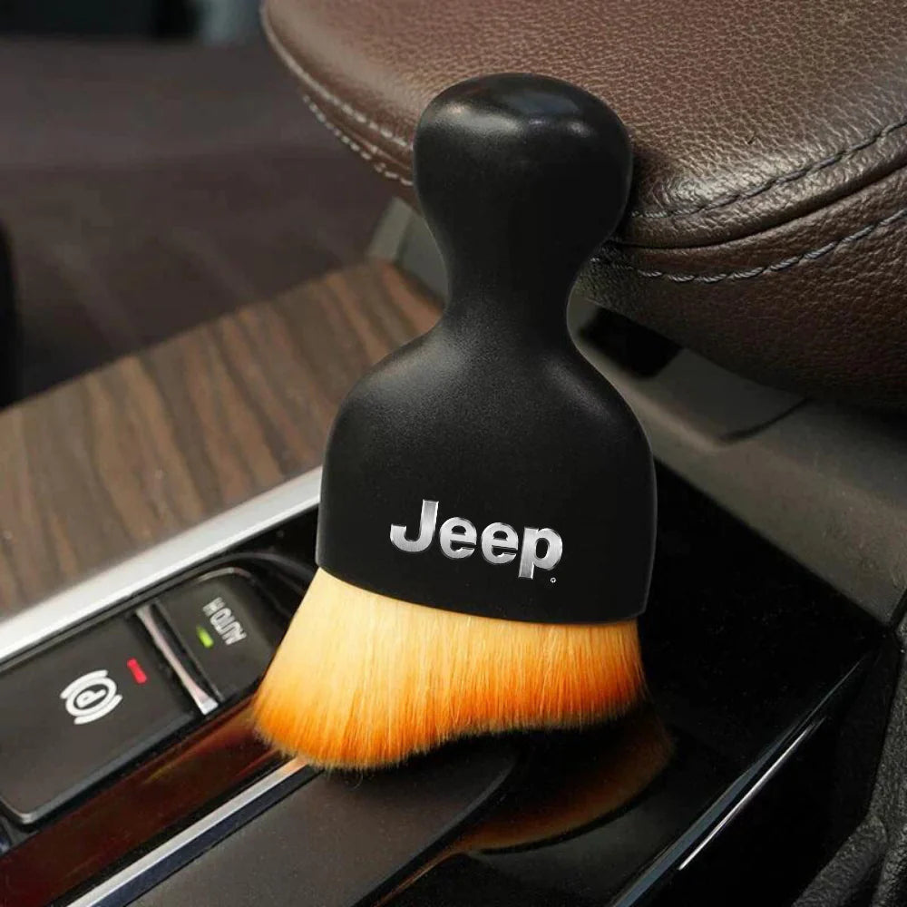 Brosse douce pour dépoussiérer l'habitacle de voiture