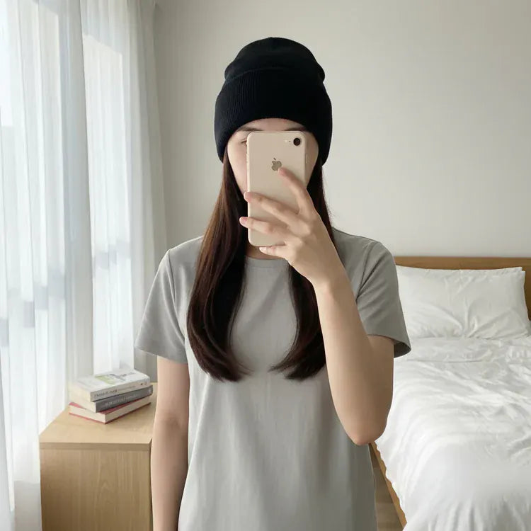 files/person-taking-selafie-with-black-belvado-beanie.webp